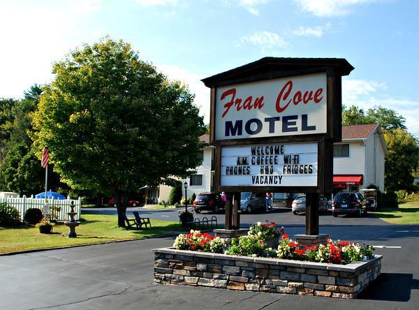 Fran Cove Motel เลคจอร์จ ภายนอก รูปภาพ